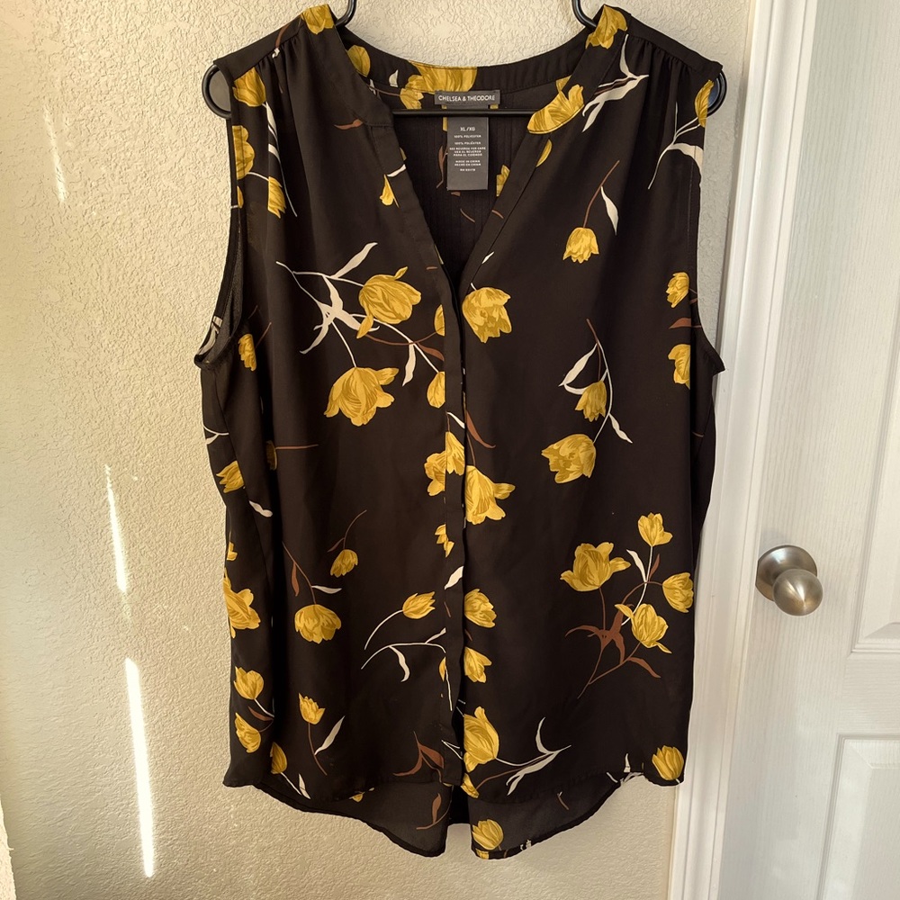 Sleeveless chiffon floral print top with pleats on back
